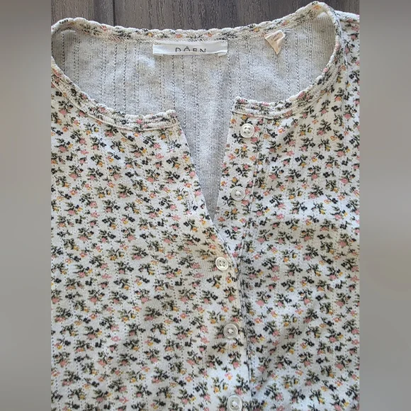 Dôen Paola Tee in Sunlit Secret Garden - Picture 6 of 13